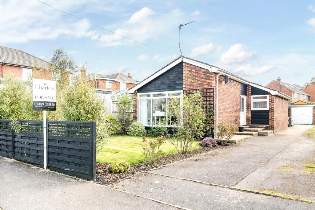 3 bedroom bungalow for sale in Bye Road, Swanwick, Southampton, Hampshire, SO31