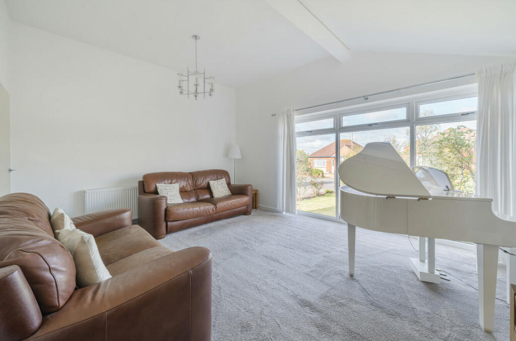 3 bedroom bungalow for sale in Bye Road, Swanwick, Hampshire, SO31