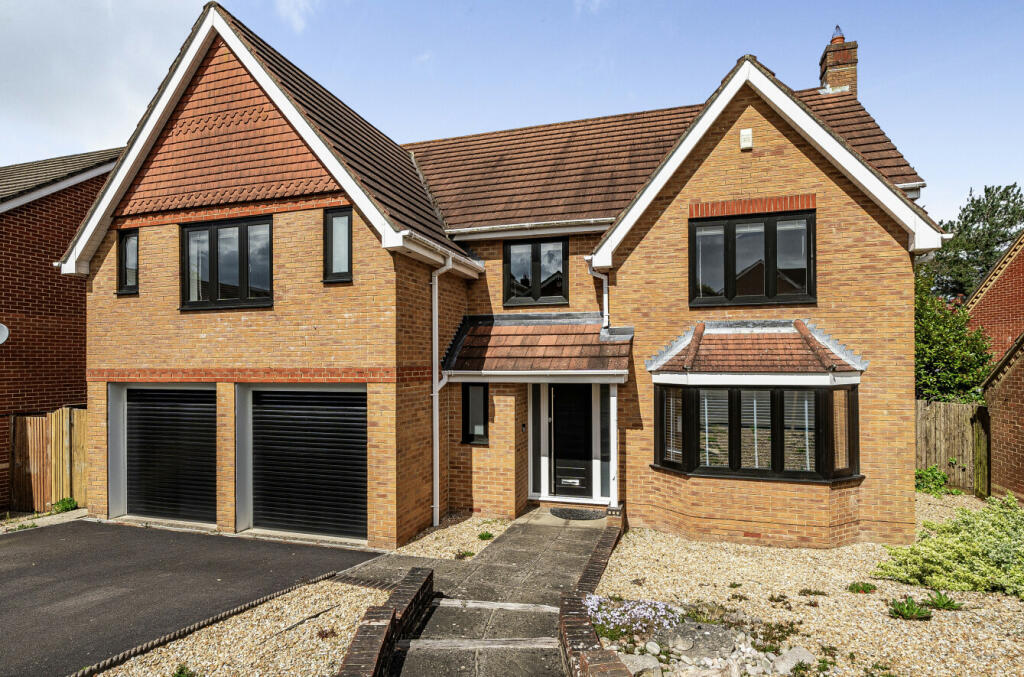 5 bedroom detached house for sale in Johnson View, Whiteley, Hampshire