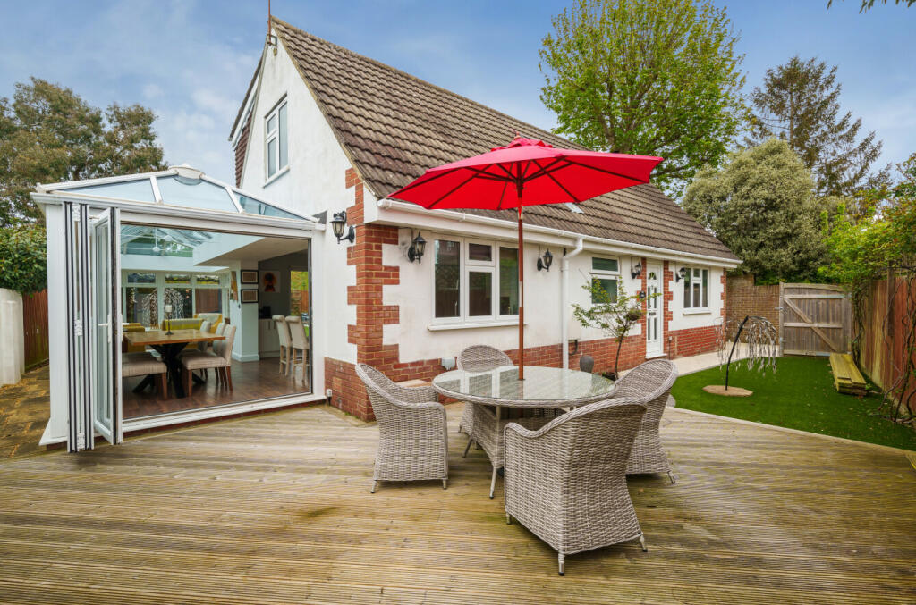 3 bedroom detached house for sale in Warsash Road, Locks Heath
