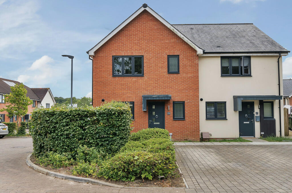 3 bedroom semidetached house for rent in Dockdell Copse, Bursledon