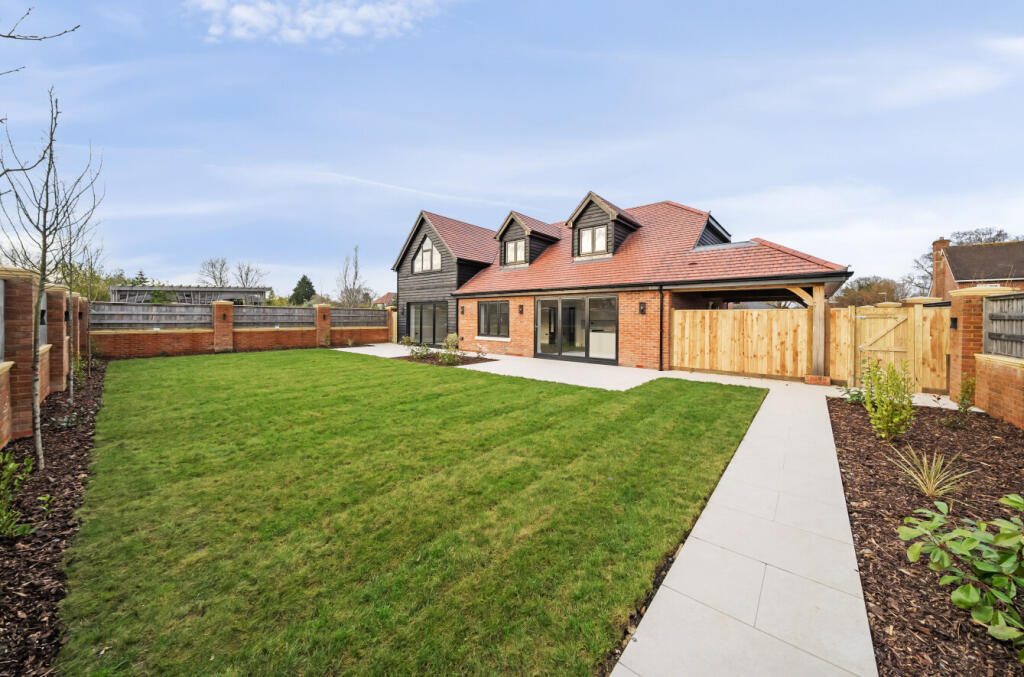 Main image of property: Broadleaf, Botley Road, Burridge, Hampshire, SO31