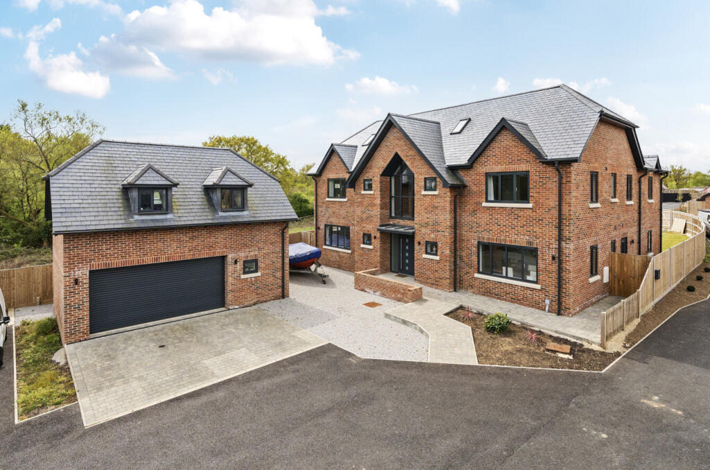 Main image of property: The Lawns, Burridge, Hampshire, SO31
