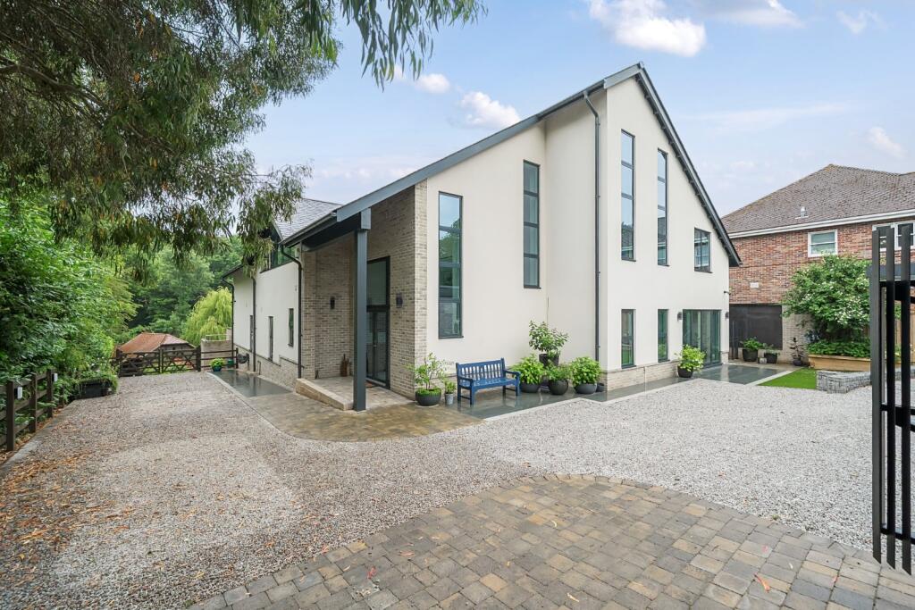 Main image of property: Fleet End Road, Warsash, Hampshire, SO31