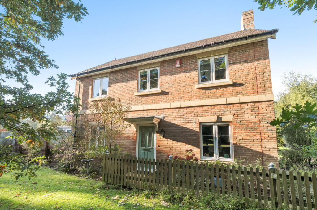 Main image of property: Mansion House Close, Sarisbury Green, Hampshire, SO31