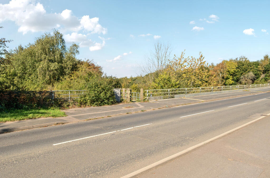 Main image of property: Land To West Botley Road, Park Gate, SO31