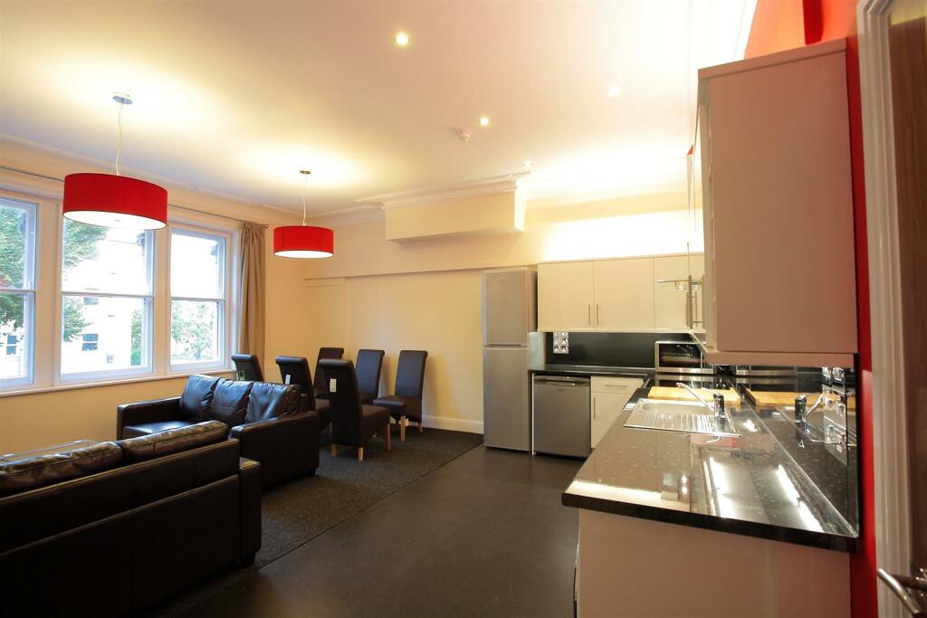 Additional property image - 18625946 Whiteladies Road, Clifton, Bristol
