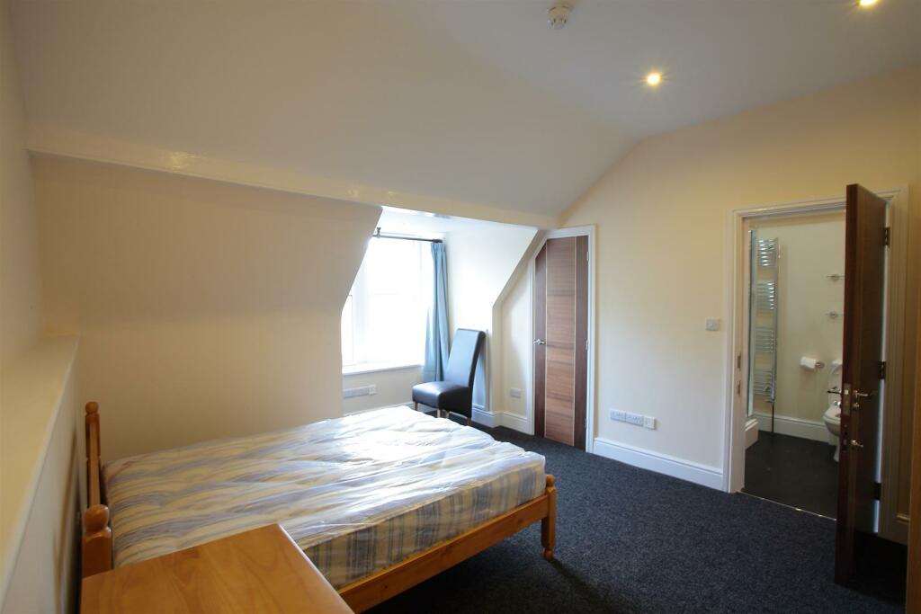 Additional property image - 18625946 Whiteladies Road, Clifton, Bristol