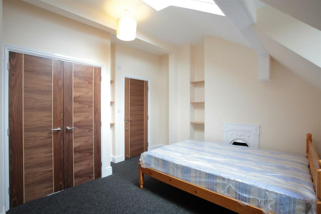 Additional property image - 18625946 Whiteladies Road, Clifton, Bristol