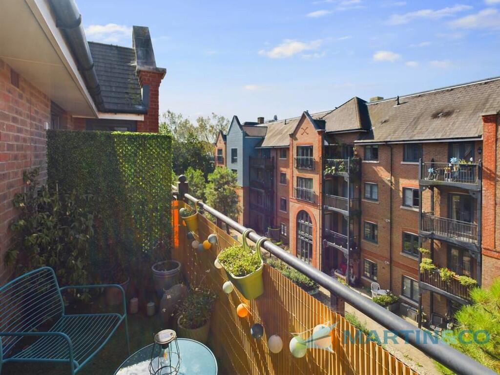 Main image of property: Piazza House, Medway Wharf Road