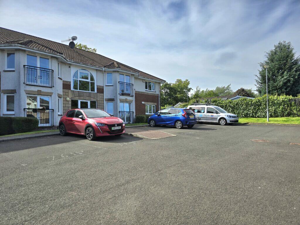 2 bedroom flat for rent in 76 Oakburn Walk, Flat 1/2 Jamestown