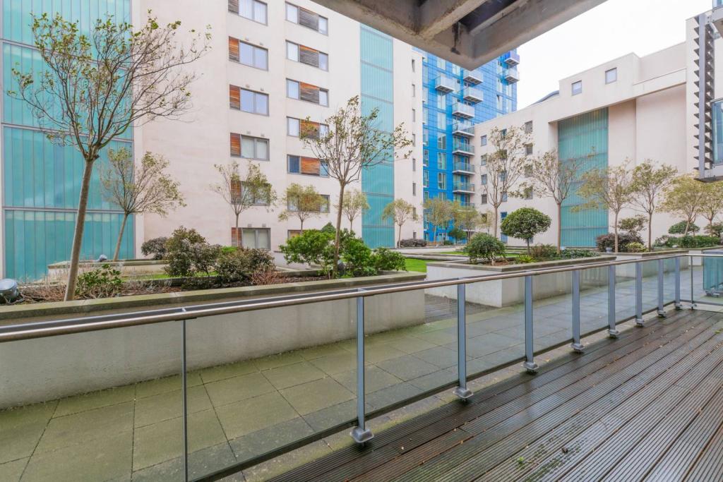 3 bedroom flat for sale in High Street, Stratford, London, E15