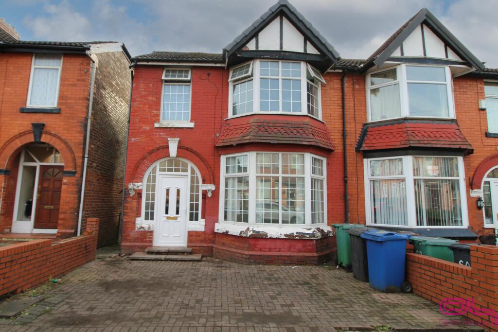 3 bedroom semi-detached house for rent in Richmond Avenue, Prestwich, Manchester, M25