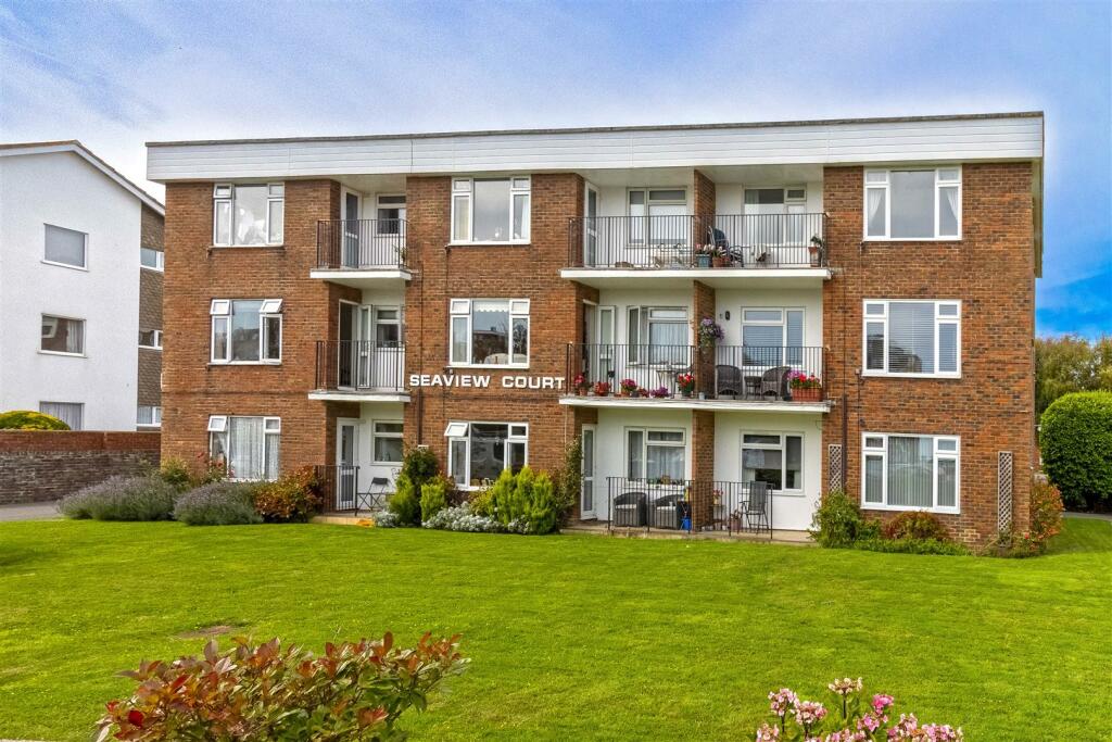 2 bedroom flat for sale in Bath Road, Worthing, BN11
