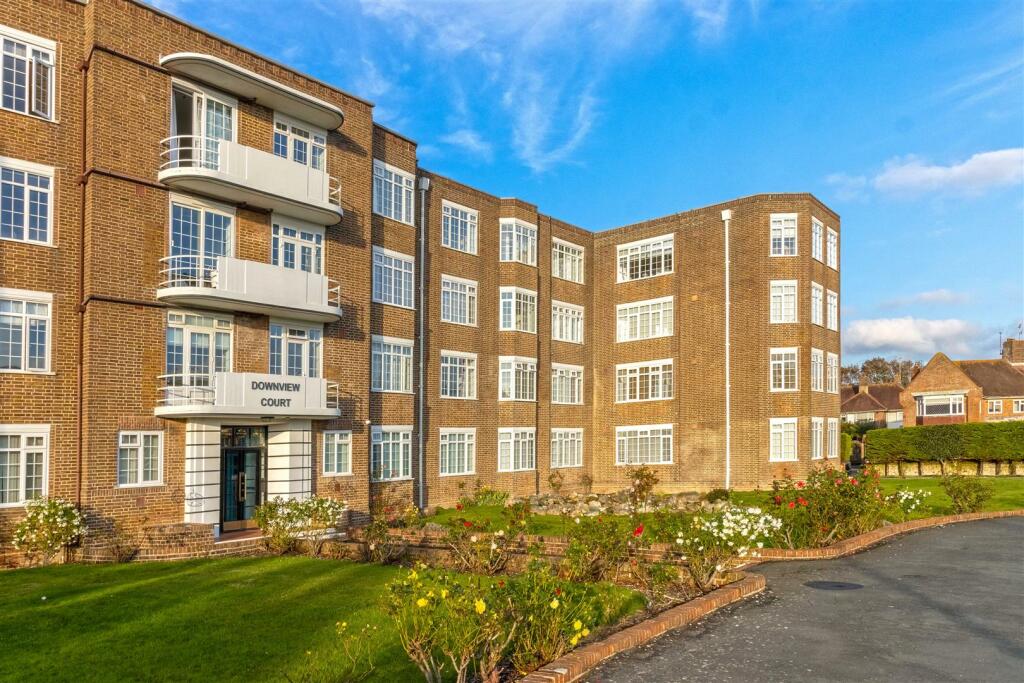 3 bedroom flat for sale in Boundary Road, Worthing, BN11