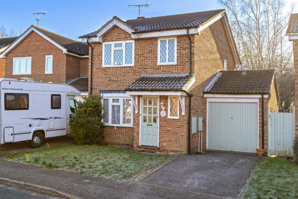 3 bedroom detached house for sale in Woodpecker Way, Worthing, BN13