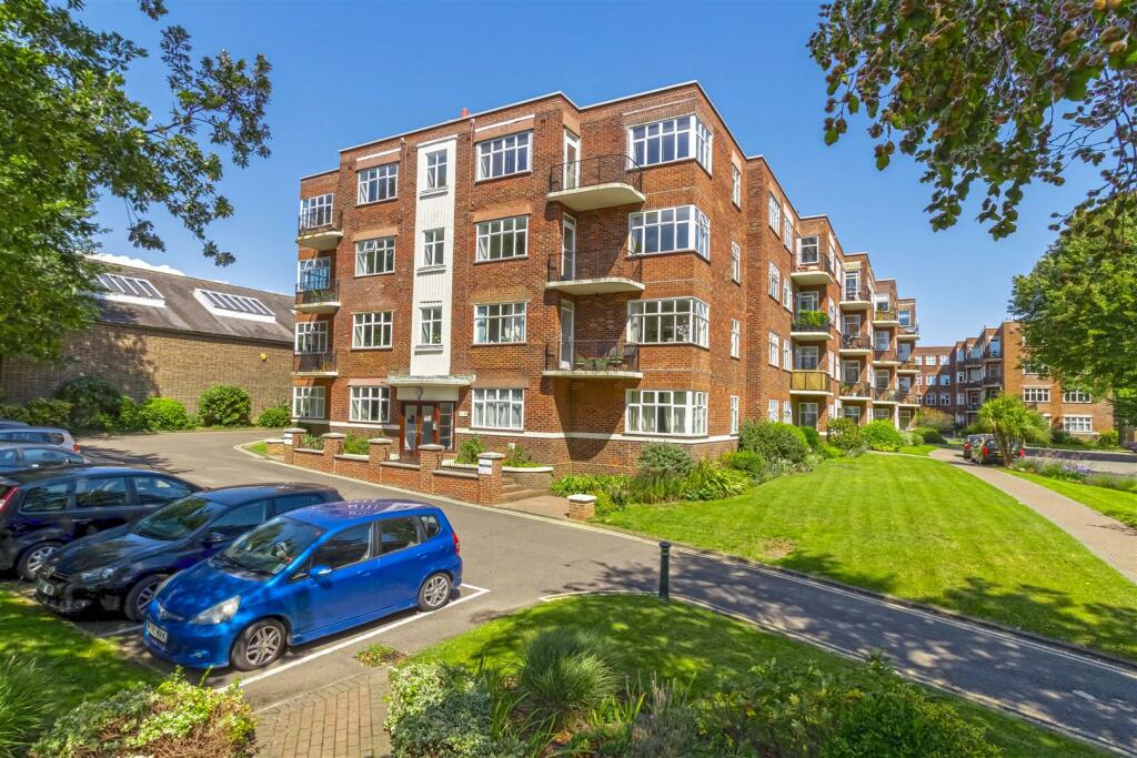 3 bedroom apartment for rent in Dyke Road, Brighton, BN1