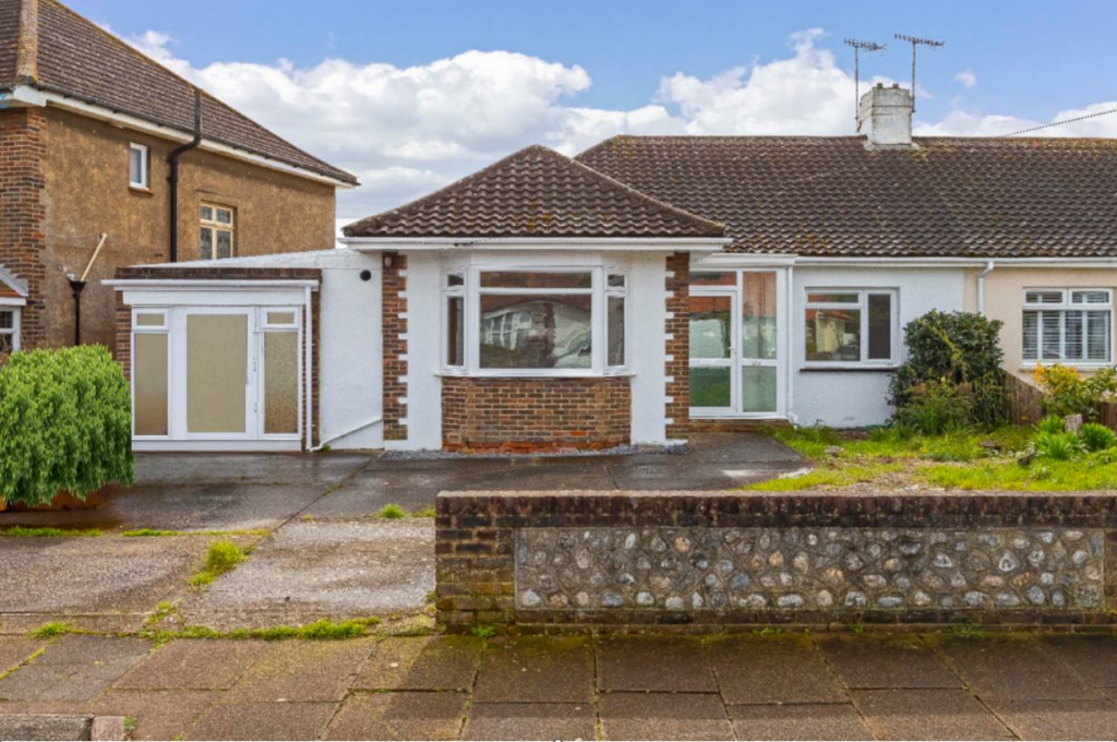 2 bedroom semi-detached bungalow for sale in Seamill Park Crescent, Worthing, BN11