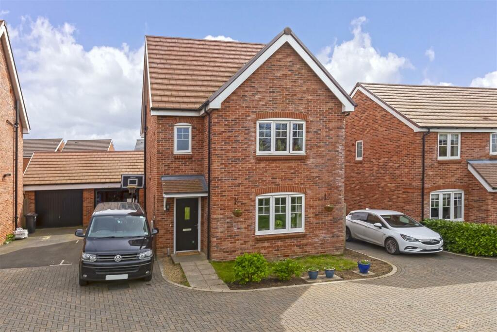 4 bedroom detached house for sale in Teasel Drive, Worthing, BN13