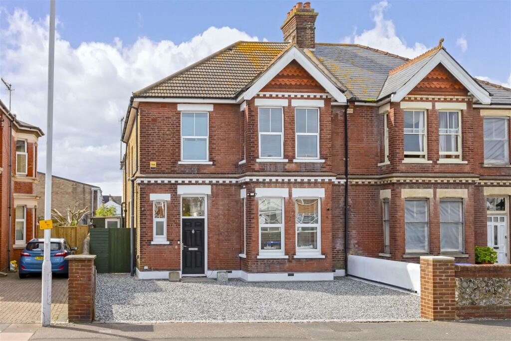 4 bedroom semi-detached house for sale in Broadwater Road, Worthing, BN14