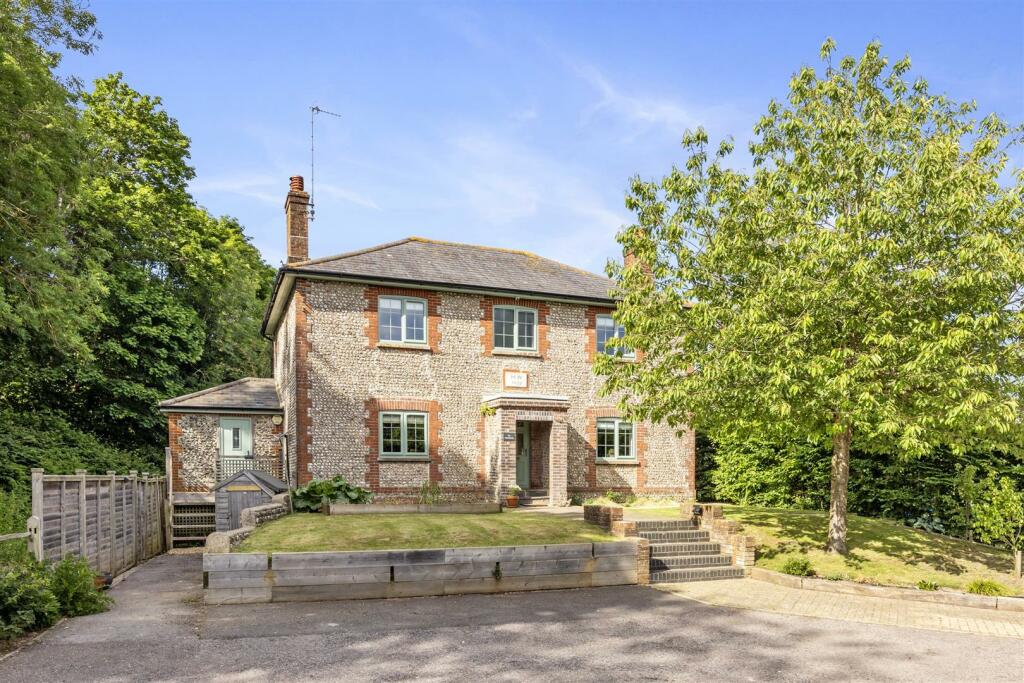 4 bedroom detached house for sale in Fulbeck Avenue, Worthing, BN13