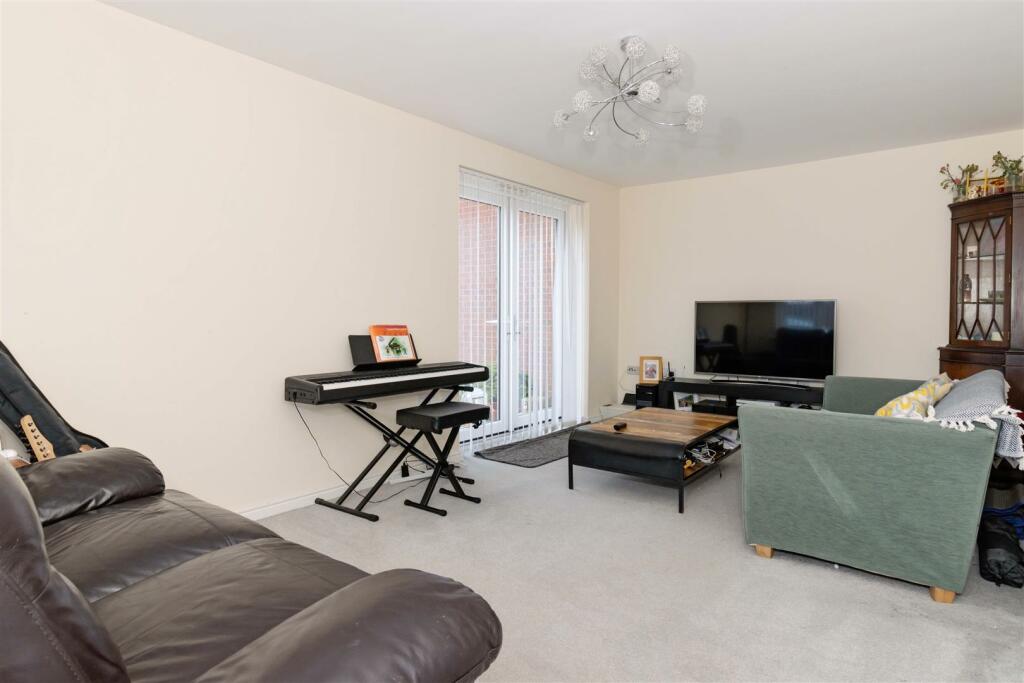 Additional property image - Violet Close, Worthing