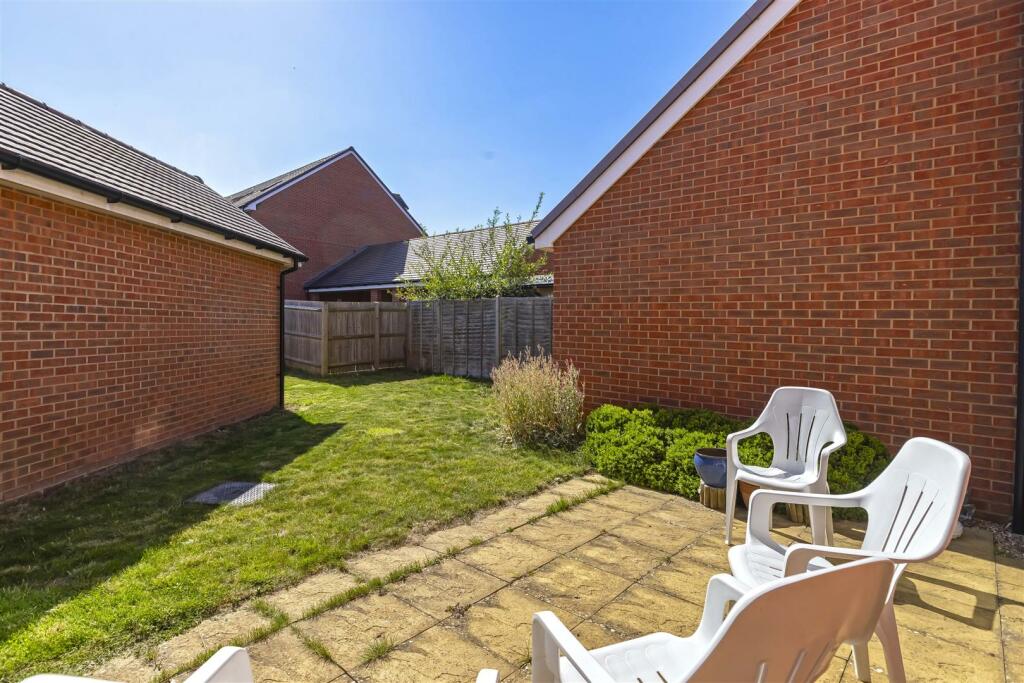 Additional property image - Violet Close, Worthing
