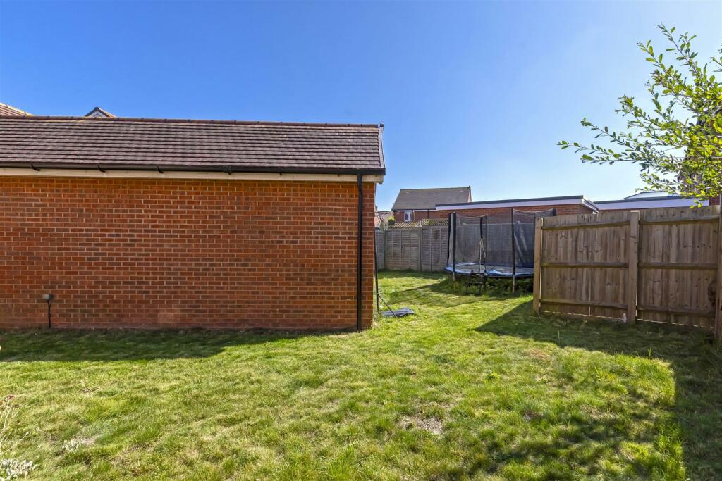 Additional property image - Violet Close, Worthing