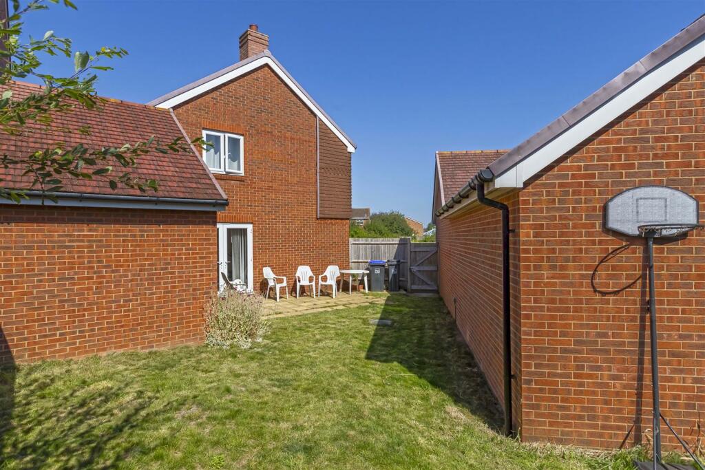 Additional property image - Violet Close, Worthing