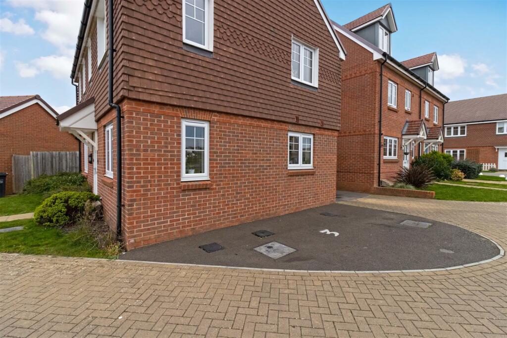 Additional property image - Violet Close, Worthing