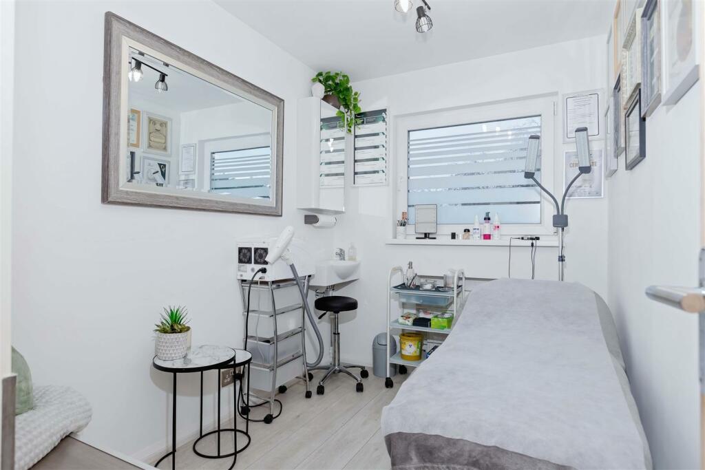 Additional property image - Sherbrooke Close, Worthing