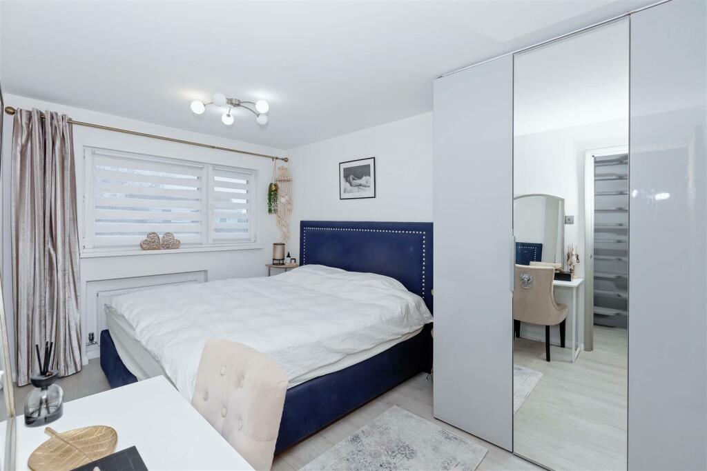 Additional property image - Sherbrooke Close, Worthing