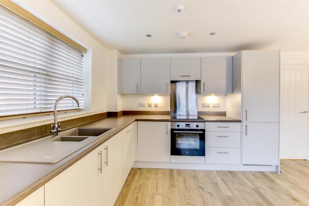 Additional property image - Narcissus Rise, Worthing