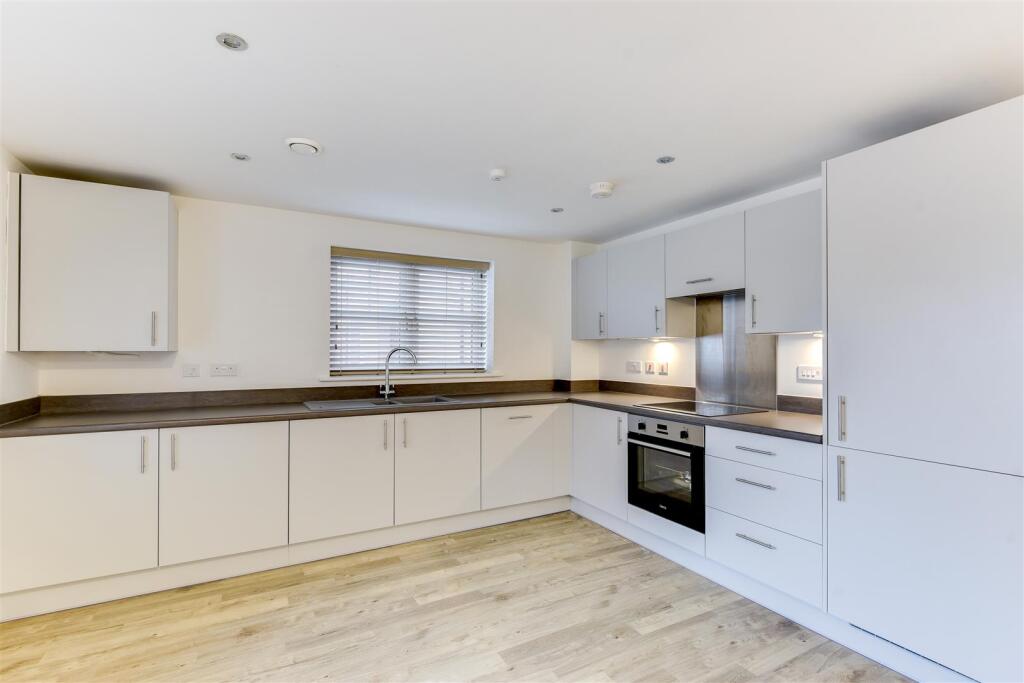 Additional property image - Narcissus Rise, Worthing