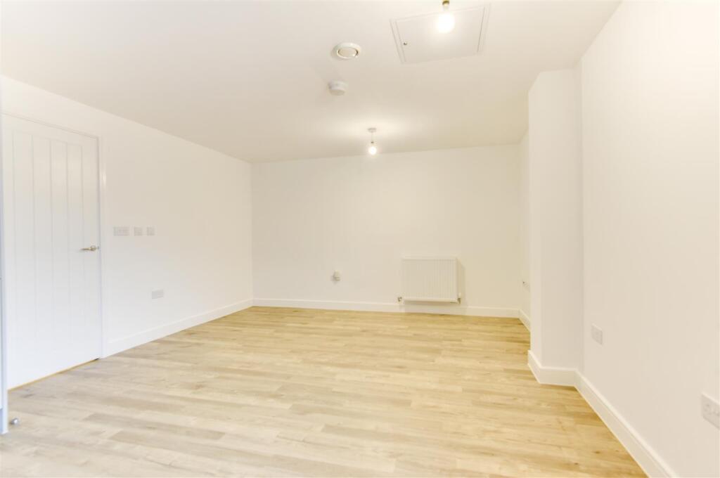 Additional property image - Narcissus Rise, Worthing