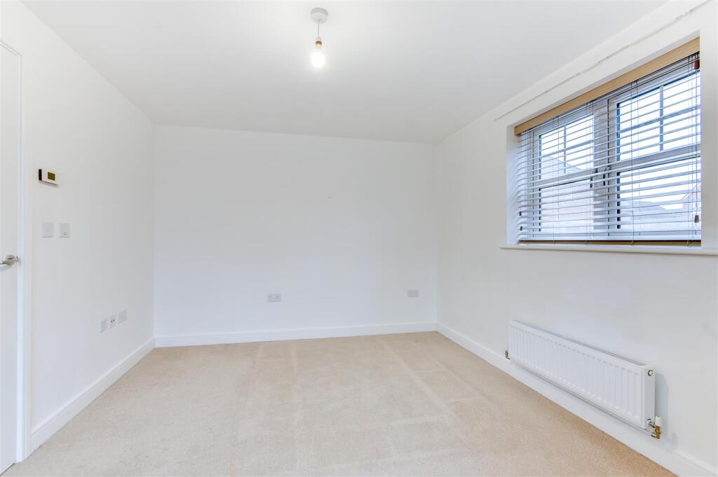 Additional property image - Narcissus Rise, Worthing