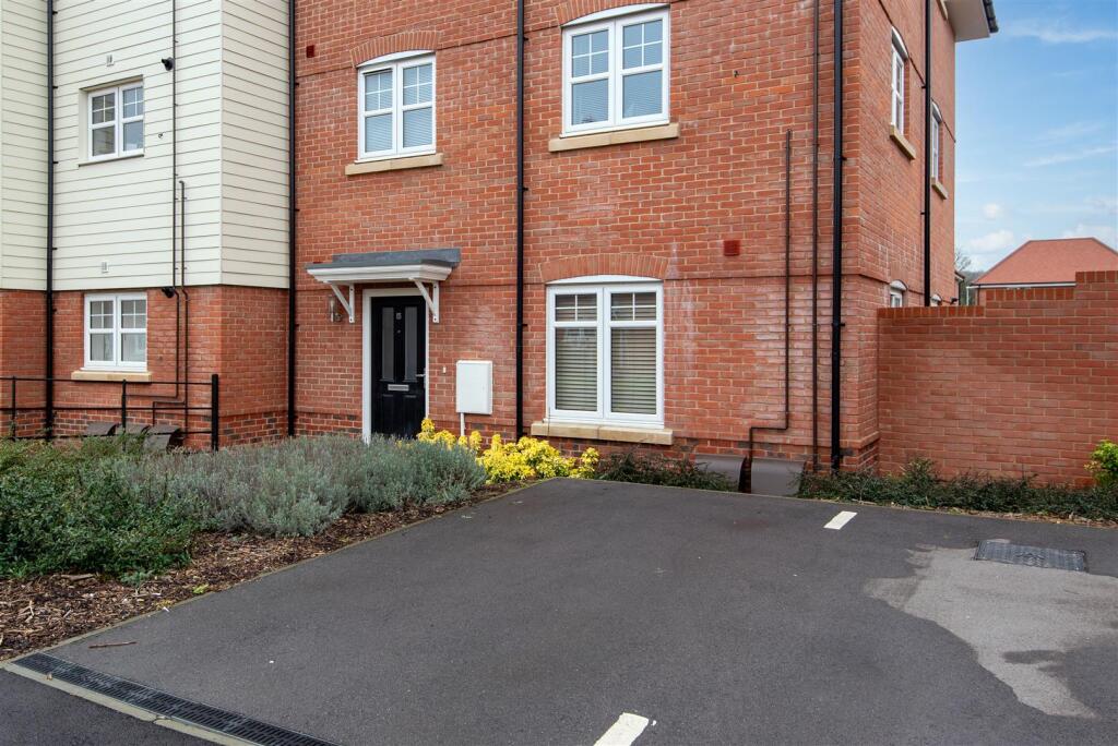 Additional property image - Narcissus Rise, Worthing