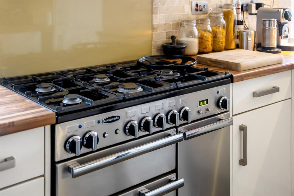 Additional property image - Navarino Road, Worthing