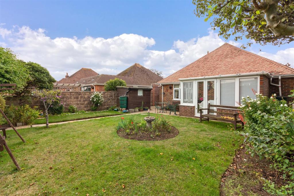 3 bedroom detached bungalow for sale in Wiston Avenue, Worthing, BN14