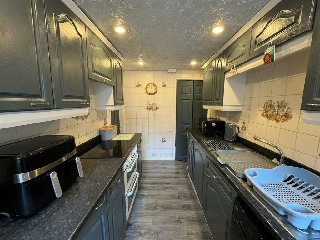 Additional property image - Fourlands Court, Bradford