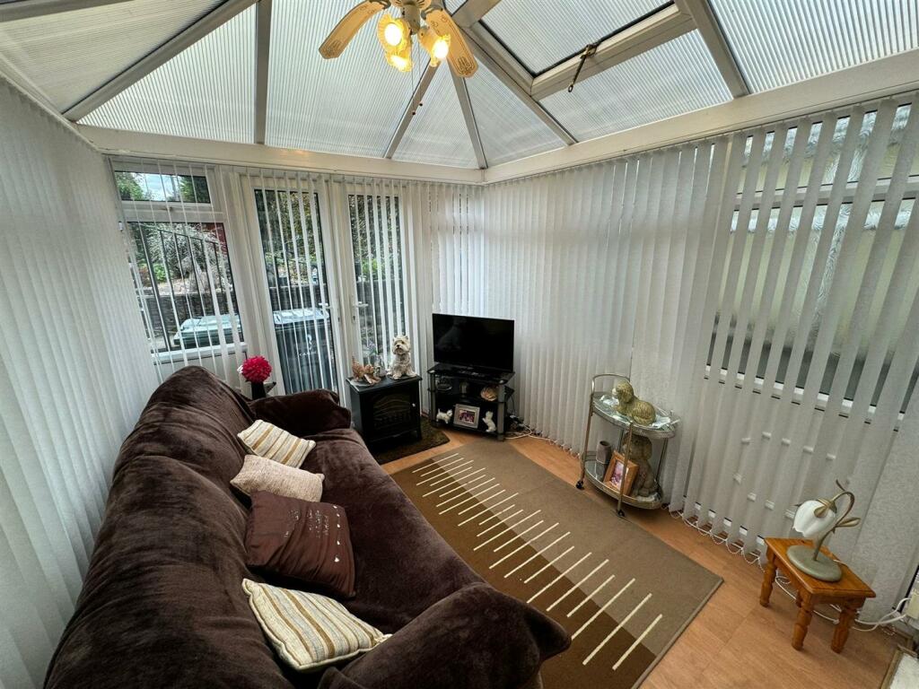 Additional property image - Fourlands Court, Bradford