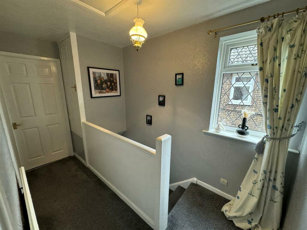 Additional property image - Fourlands Court, Bradford