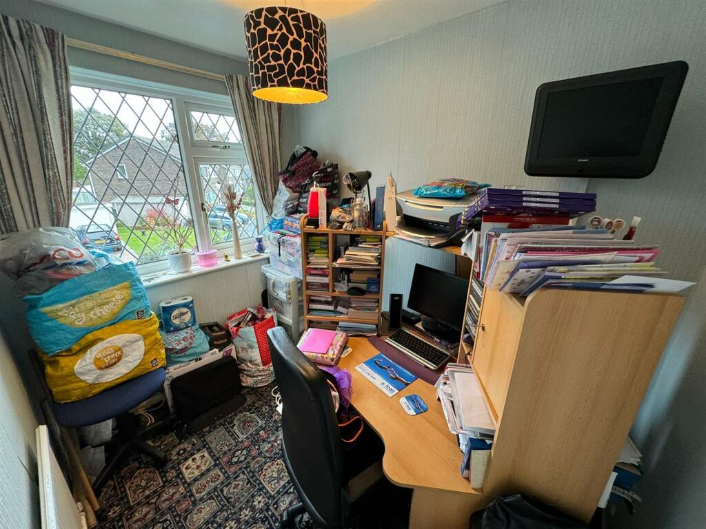 Additional property image - Fourlands Court, Bradford