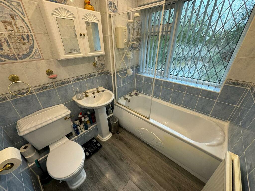 Additional property image - Fourlands Court, Bradford