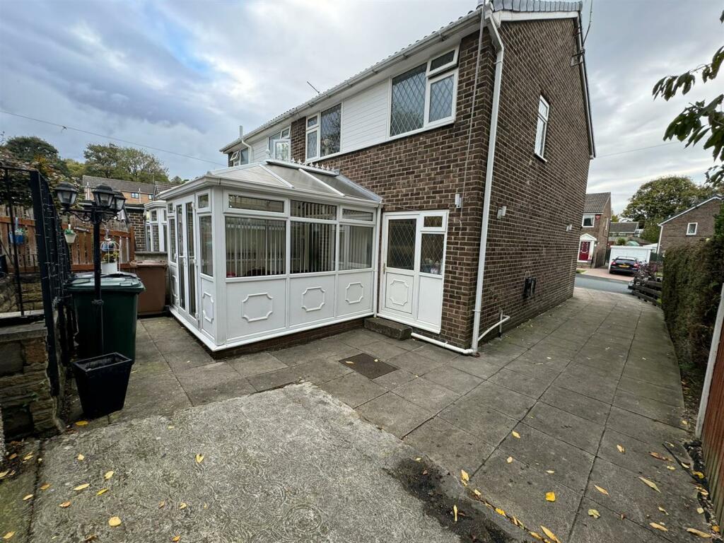 Additional property image - Fourlands Court, Bradford