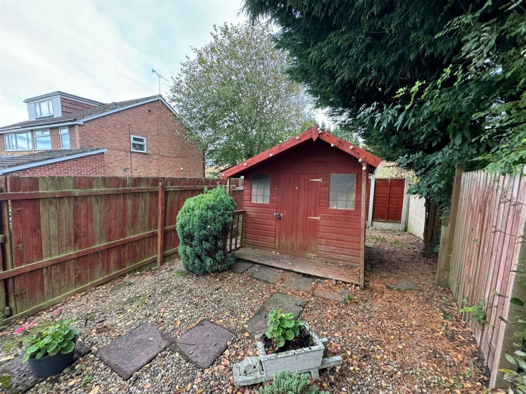 Additional property image - Fourlands Court, Bradford