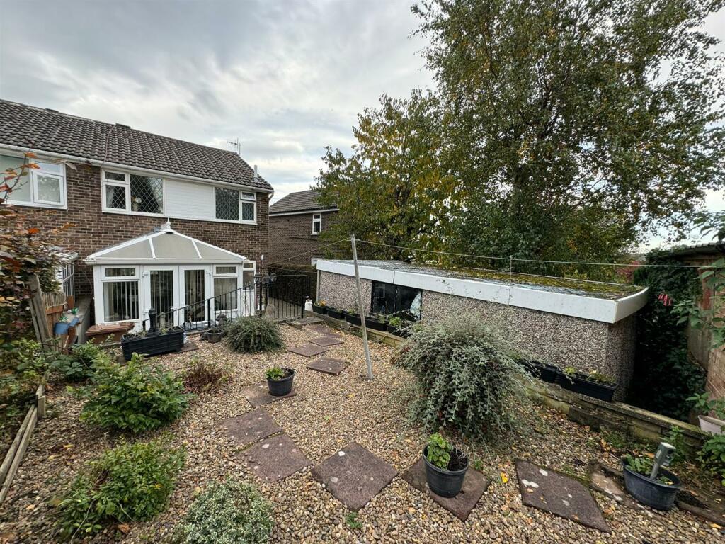 Additional property image - Fourlands Court, Bradford