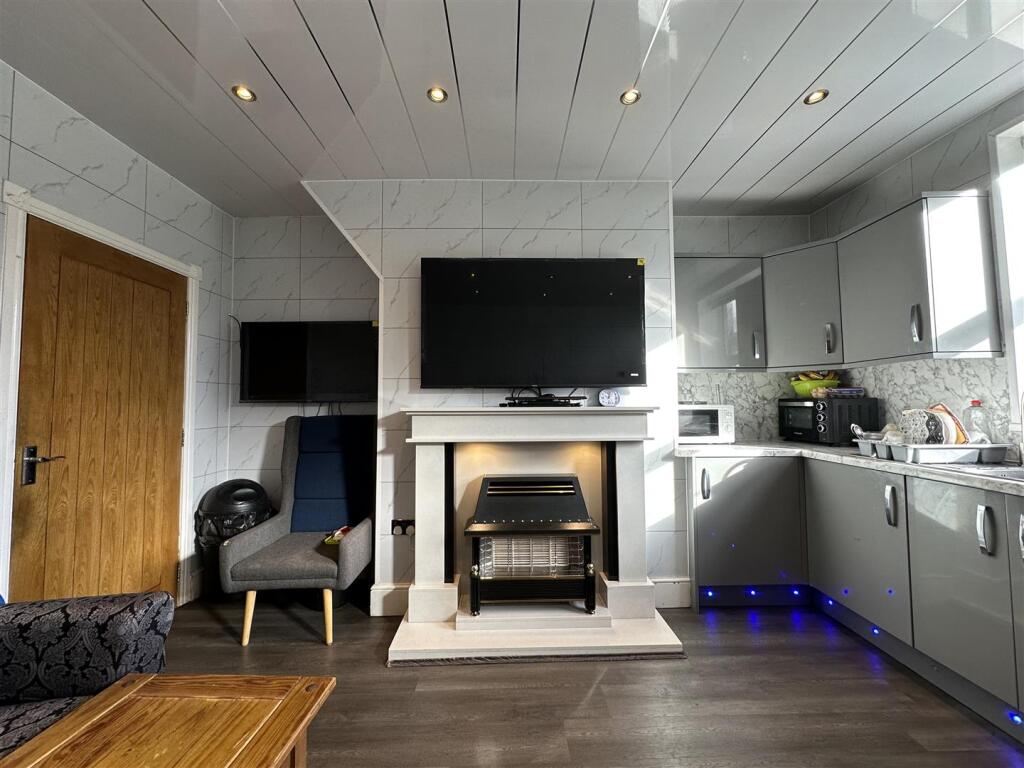 Additional property image - Selborne Grove, Keighley