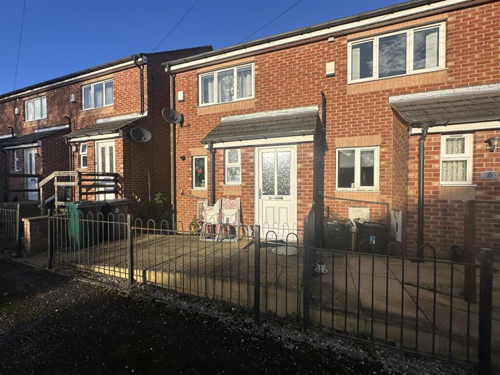 Main image of property: Collinfield Rise,Bradford