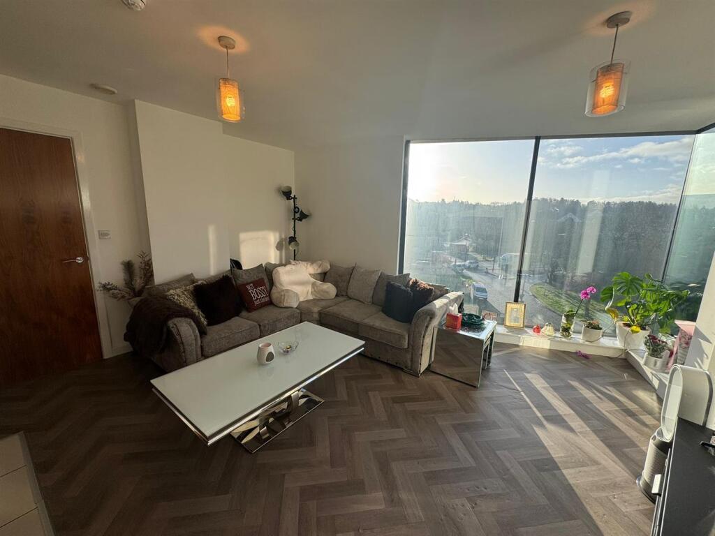 Main image of property: Gatehaus, Leeds Road, Bradford